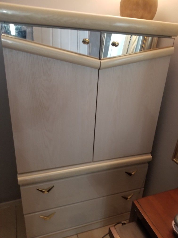 Elegant Mirrored Bedroom Set