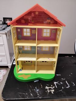Peppa pig.  Light n sound family home