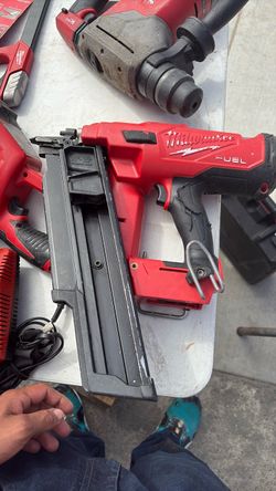 Milwaukee FUEL Framing Nailer 20°–22°