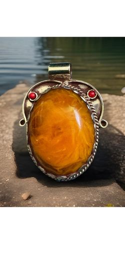 Vintage & Handmade Ethnic Tibetan Amber Resin Pendant Set in Silver 25grams