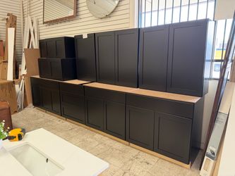 Black kitchen set
