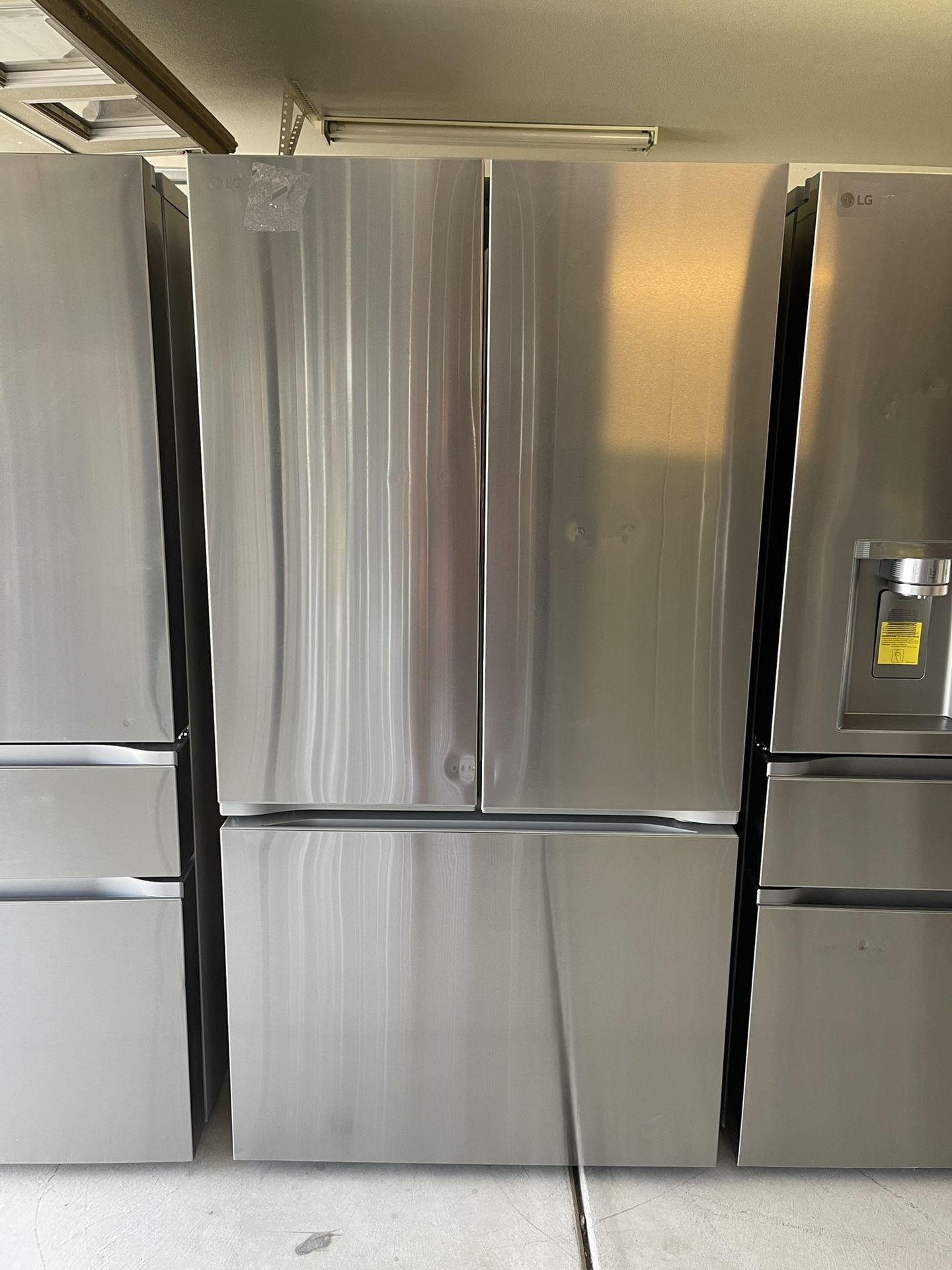 LG 26.5 cu. ft. Smart Counter-Depth MAX French Door Refrigerator