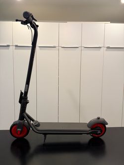 Segway Ninebot eKickScooter ZING C20 Electric Scooter - Like New / Barely Used