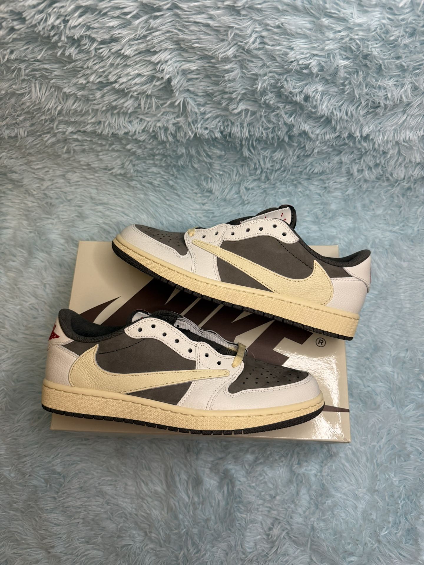 Jordan 1 Retro Low  Travis Scott Reverse Mochas Size 10.5 Mens