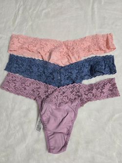 Hanky Panky Signature Lace low rise cotton thongs set of 3
