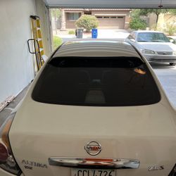 Clean Nissan Altima 2012 non-smoker replace transmission replace radiator new AC unit very cold
