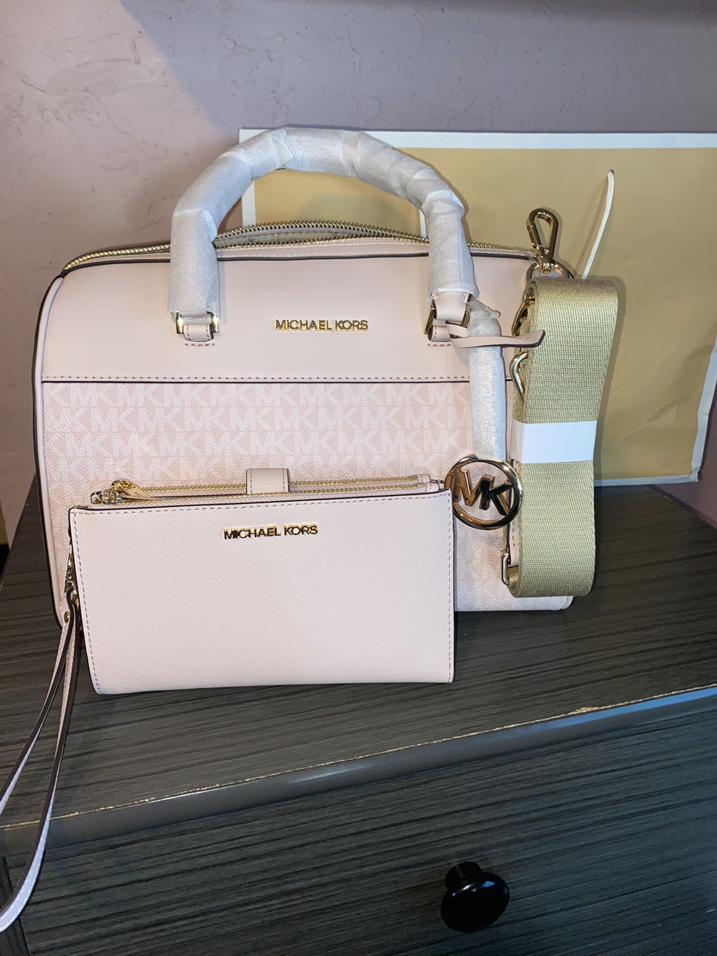 Pink Michael Kors Purse for Sale in Santa Ana, CA - OfferUp