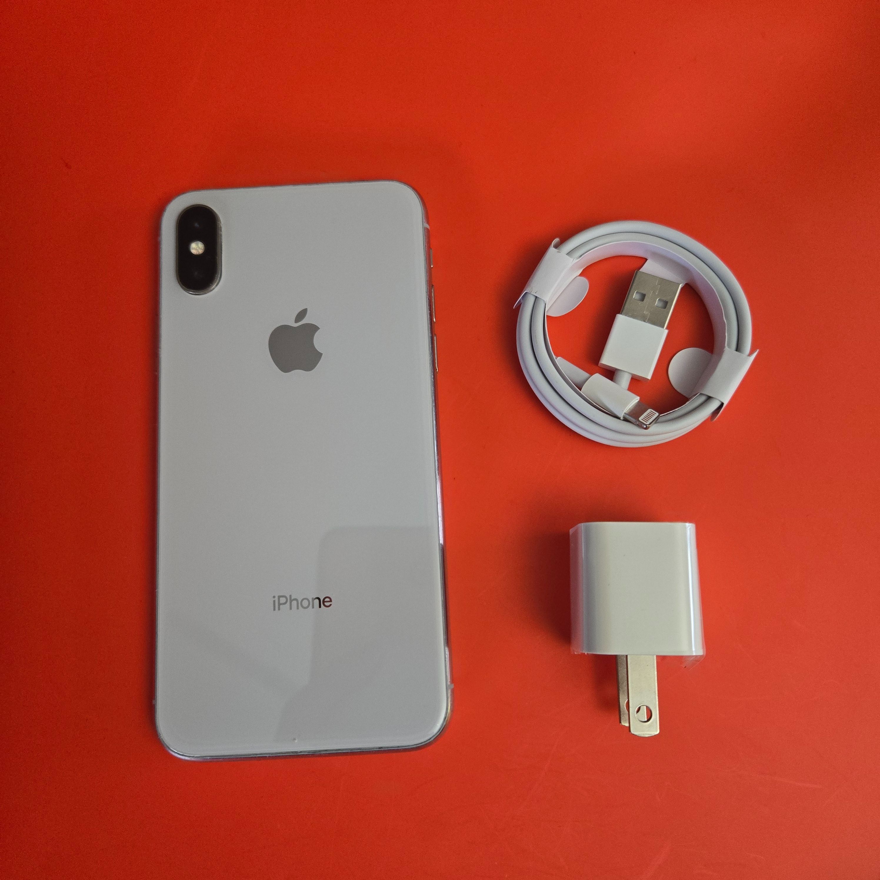Apple iPhone X - UNLOCKED - Like New