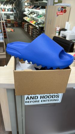 Yeezy Blue Size 11