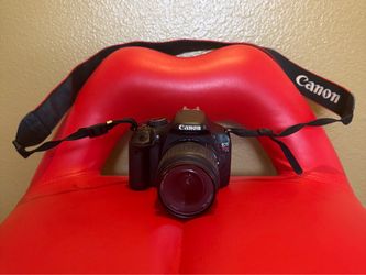 Canon EOS Rebel T2i DSLR + 2 Lenses + Bag