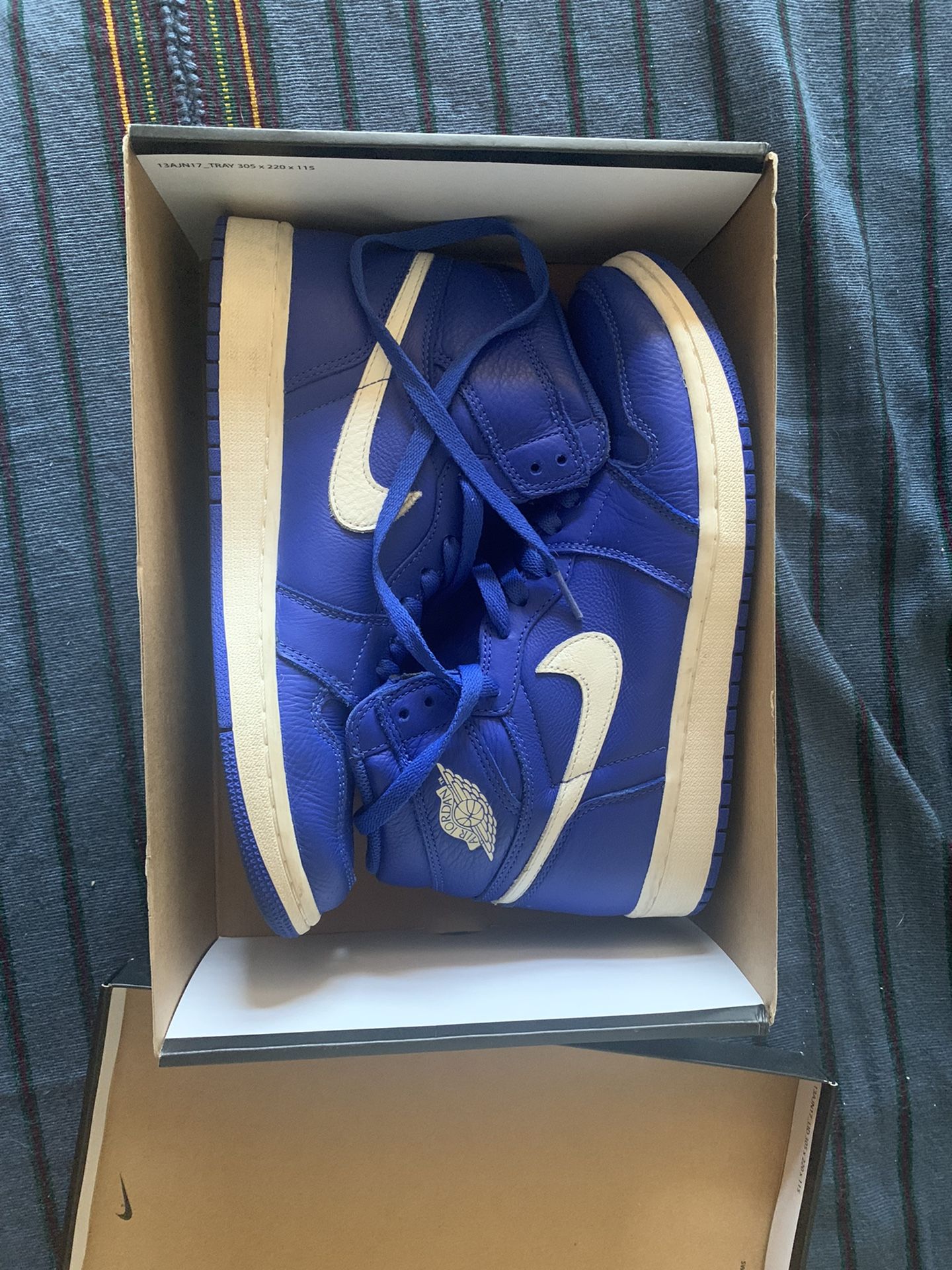 Jordan 1 Retro Hyper Blue (size 8.5) Nike