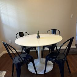 Table & Chairs 