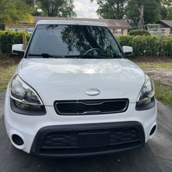 2013 KIA Soul, White Exteriors, Grey Interior, AC And Bluetooth, New Tires, New Oil Change, 146000miles , Drive Like New . $5000 OBO