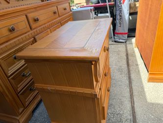 Vintage Wood 4 PC Bedroom Set