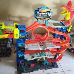 Hot Wheels City Ultimate Garage Track Set with 2 Die-Cast Toy Cars & Car-Eating Dragon, Stores 50+ Vehicles, 4 Levels