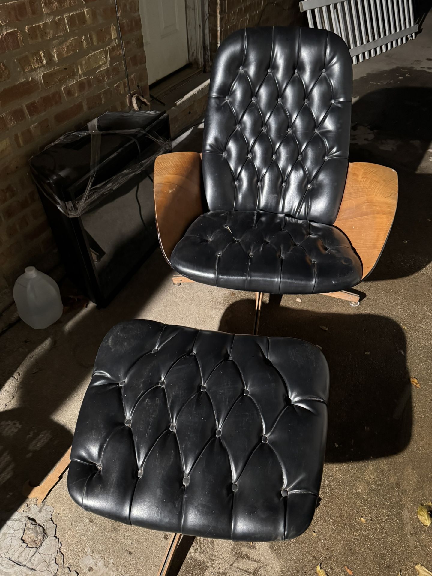 Eames Style Lounge Chair & Ottoman 