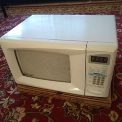 Magic Chef White Microwave