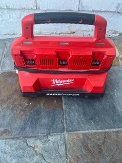 Milwaukee multiport rapid charger