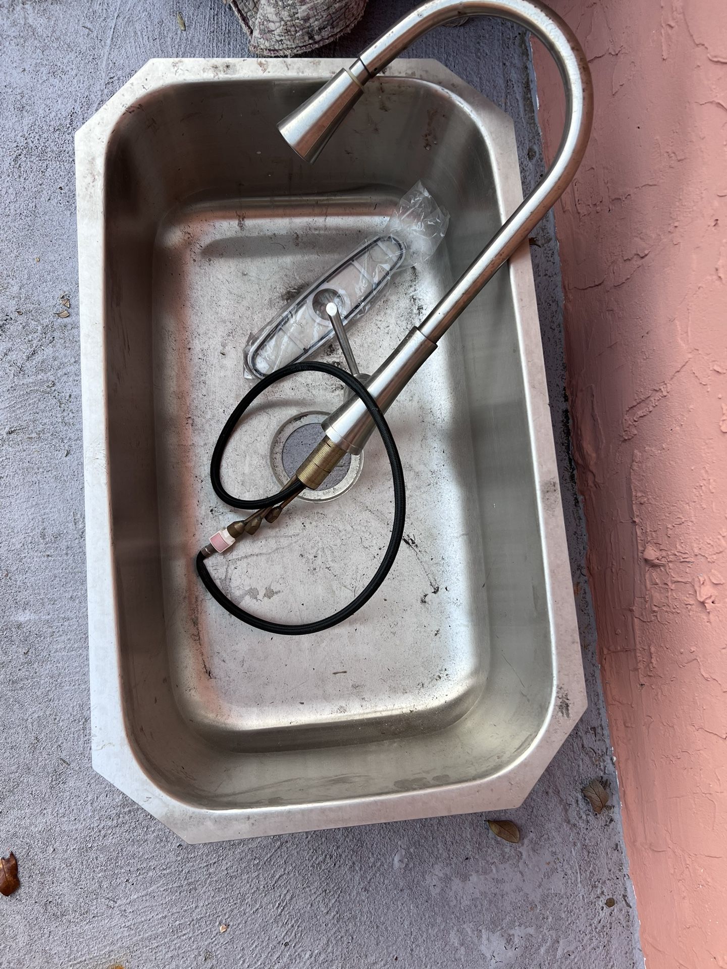 30" Drop-In/Undermount 18-Gauge Stainless Steel Single Bowl Kitchen Sink and Pull-Down Faucet