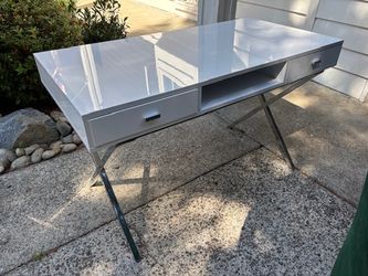 Nice White Desk