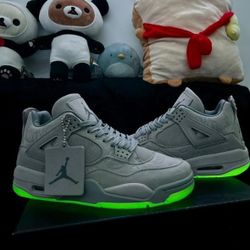 Jordan 4 cool gray kaws Size 9