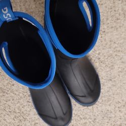 Boys Size 6 Rain Boots