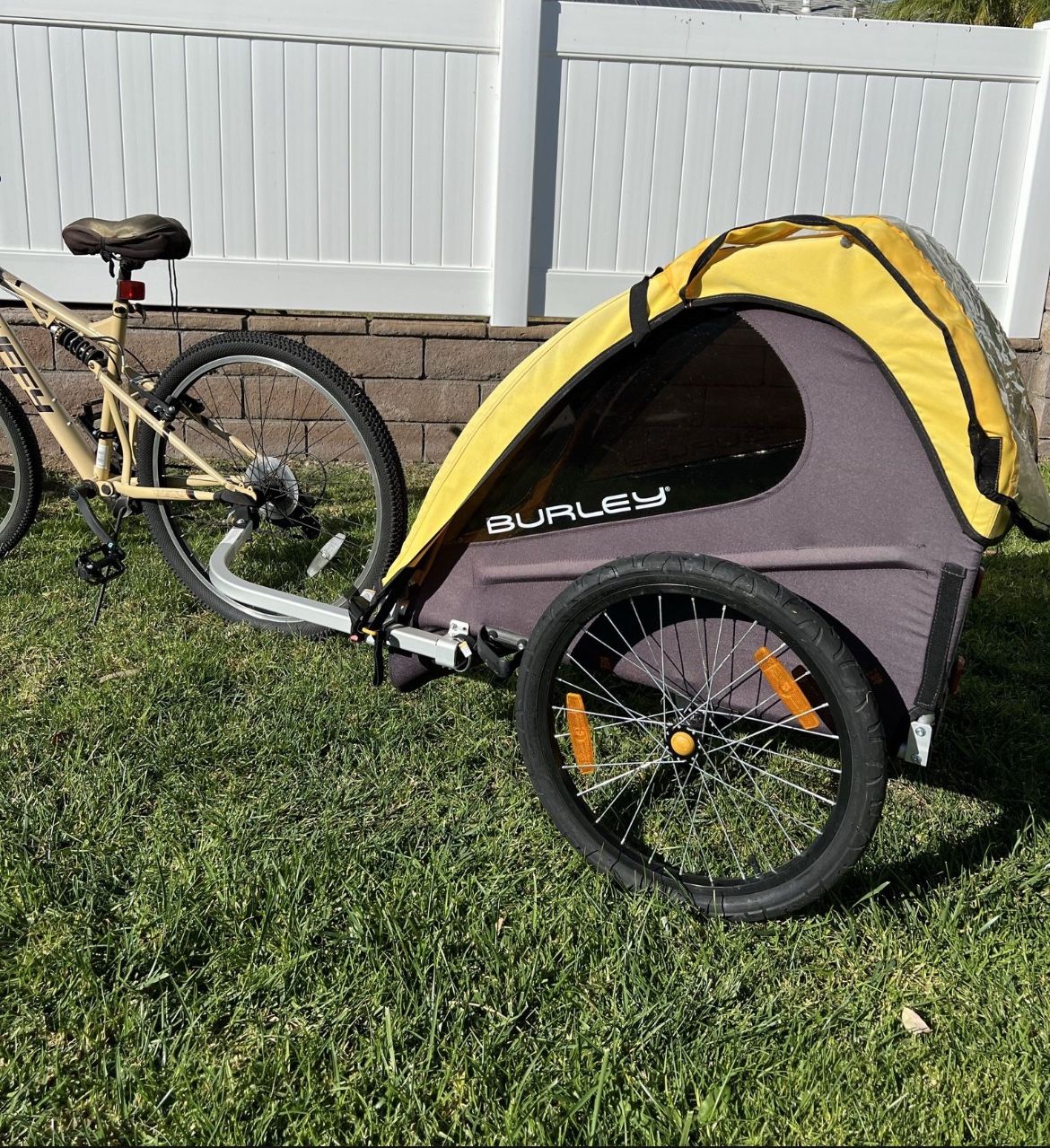 Huffy Mountain Bike With Burley Bee Bike Trailer