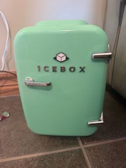 Icebox Mini Fridge