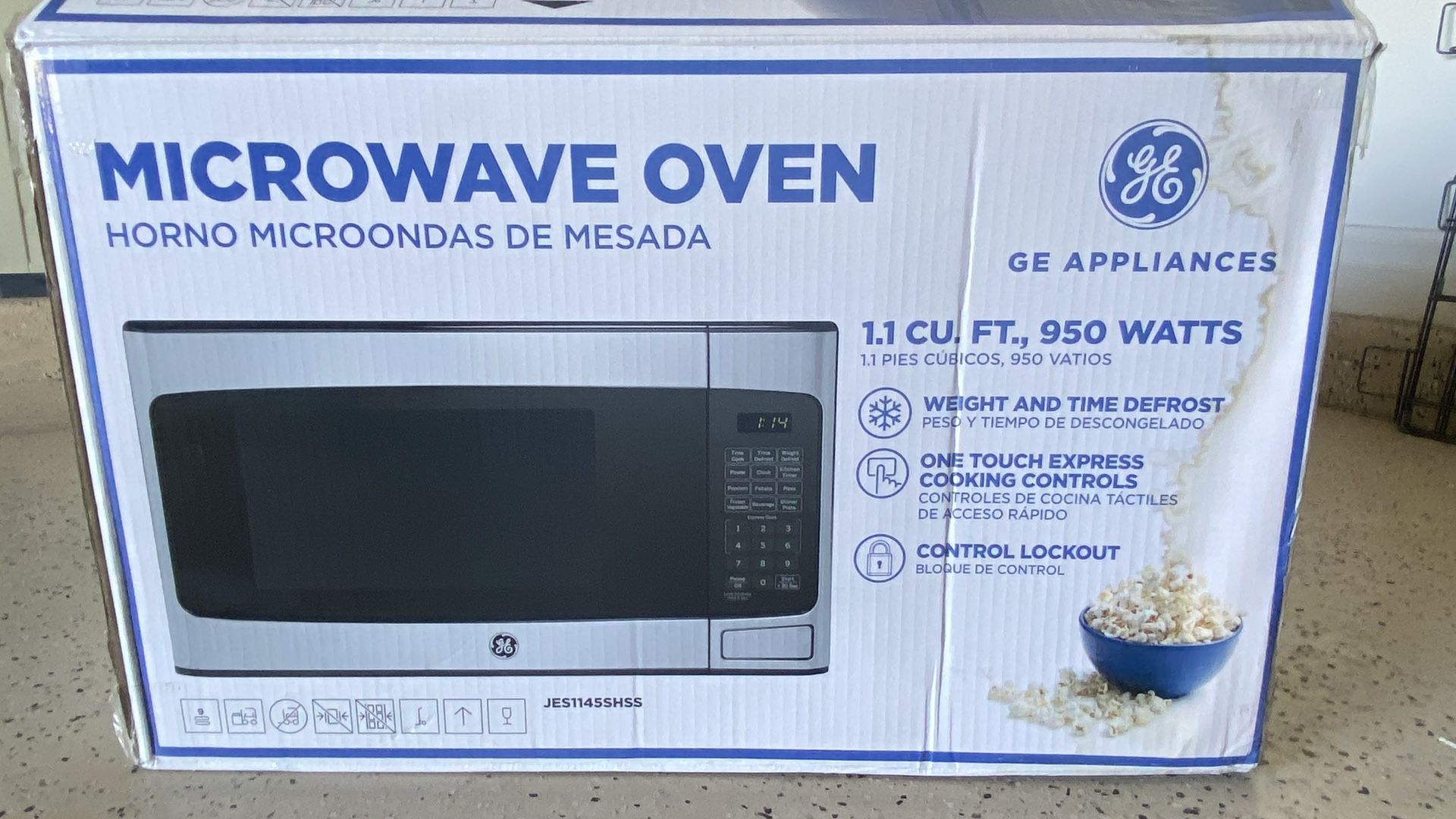 GE Microwave - Brand New