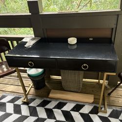 Black Desk