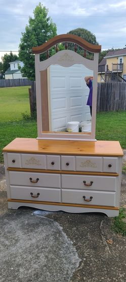 Dresser with mirror in perfect condition