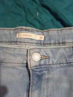 Levi 711 skinny size32