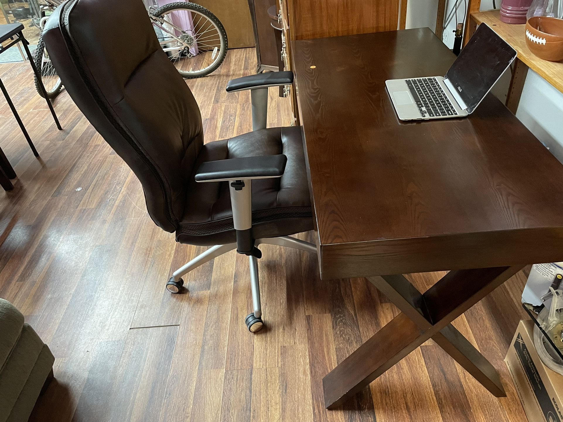 Elegant Desk & Brown Leather Chair