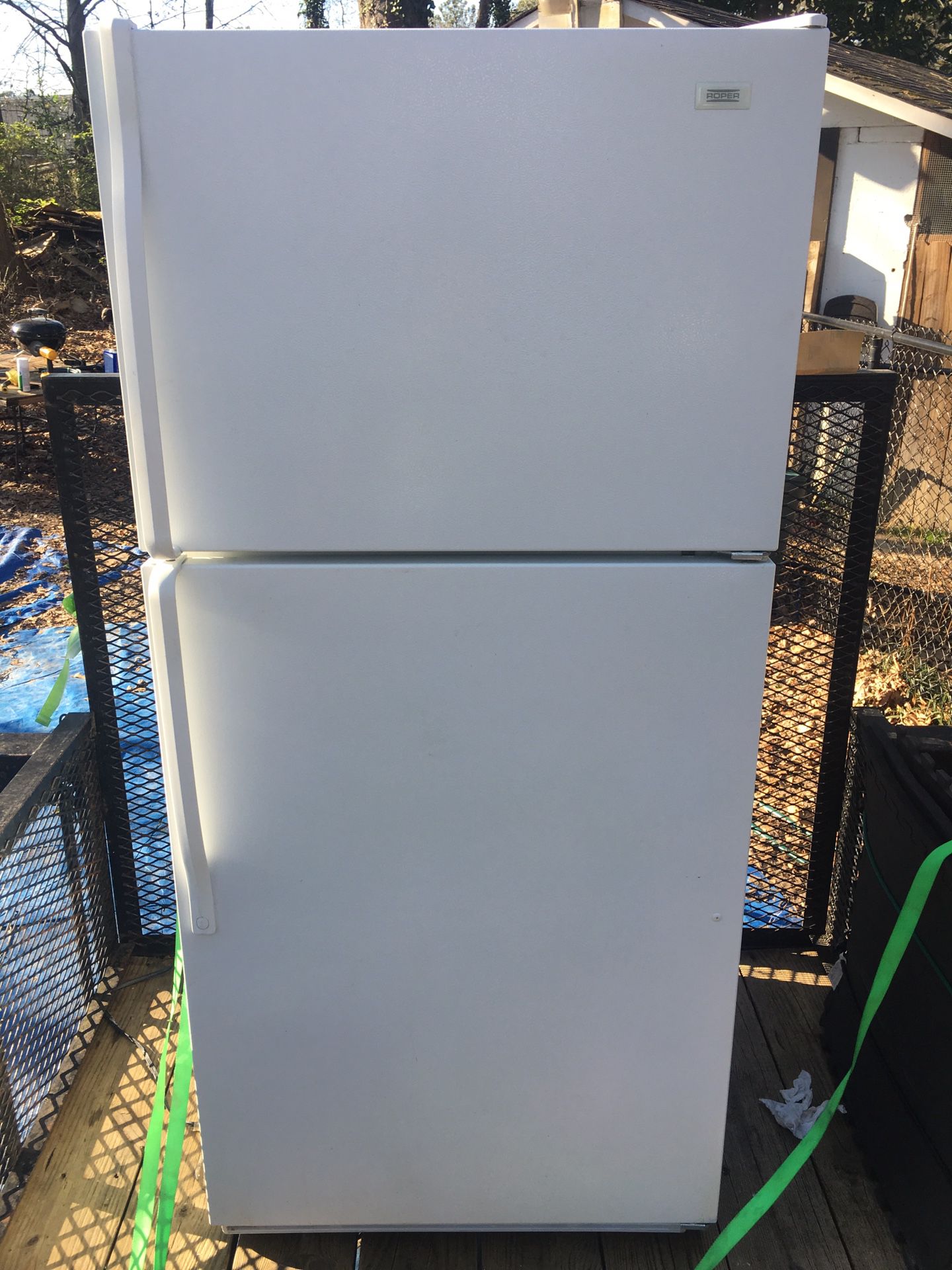Whirpool Roper Refrigerator/Freezer w/Icemaker - Free Delivery