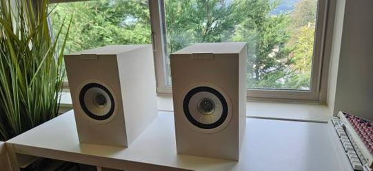 KEF Q1 Meta Speakers