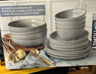 Dinnerware brand new