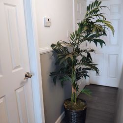 5ft Realistic Potted Tree