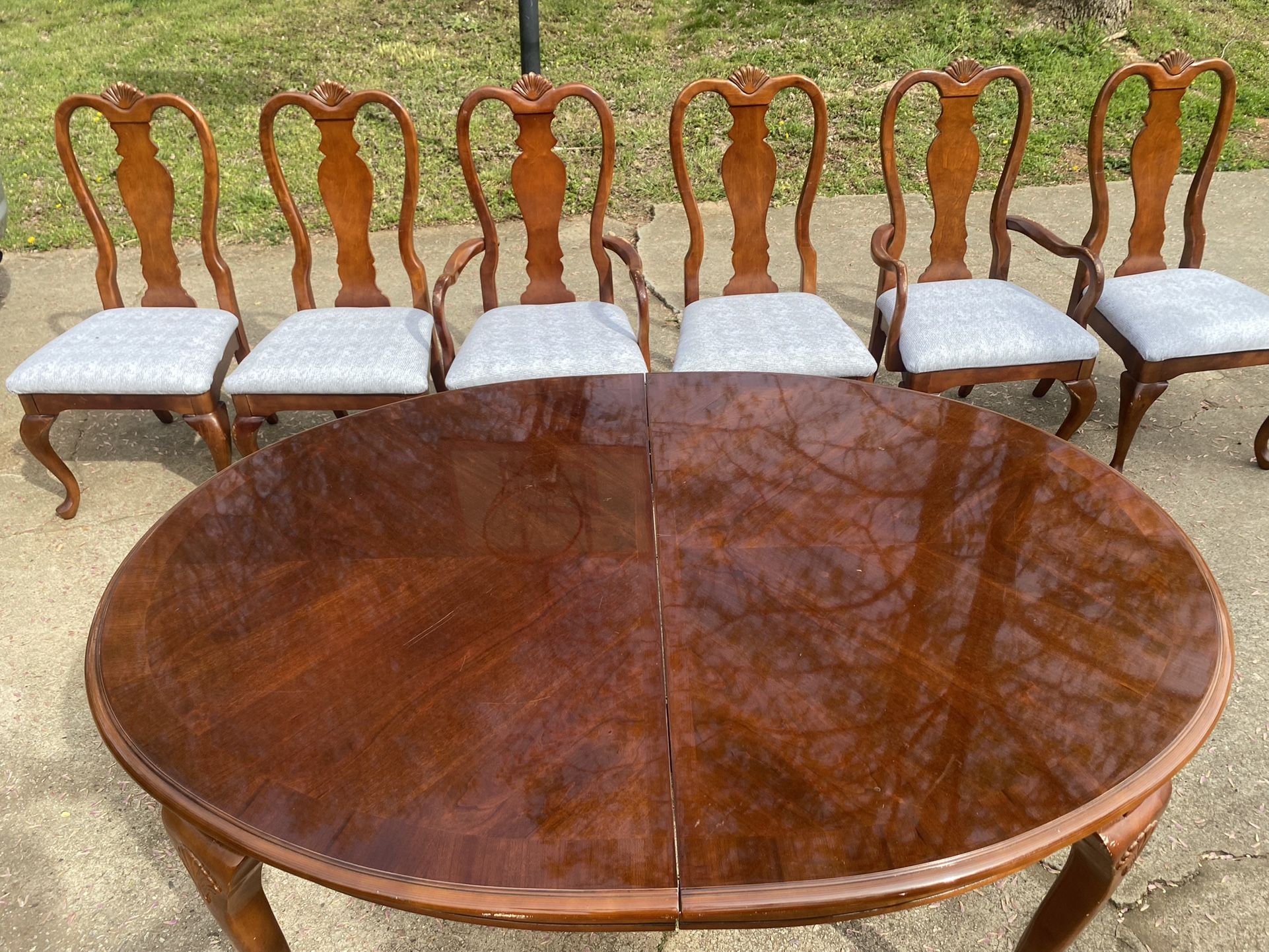 Dining Table And 6 Chairs