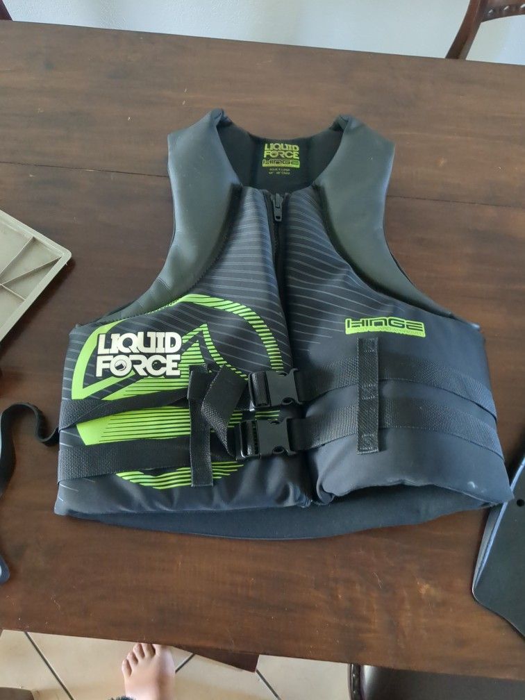 Liquid Force Hinge Vest