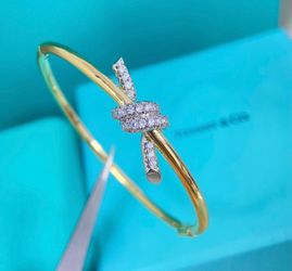 New 18k stainless steel gold bracelet comes with logo dust bag only