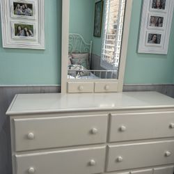 Girl’s Dresser With Mirror 