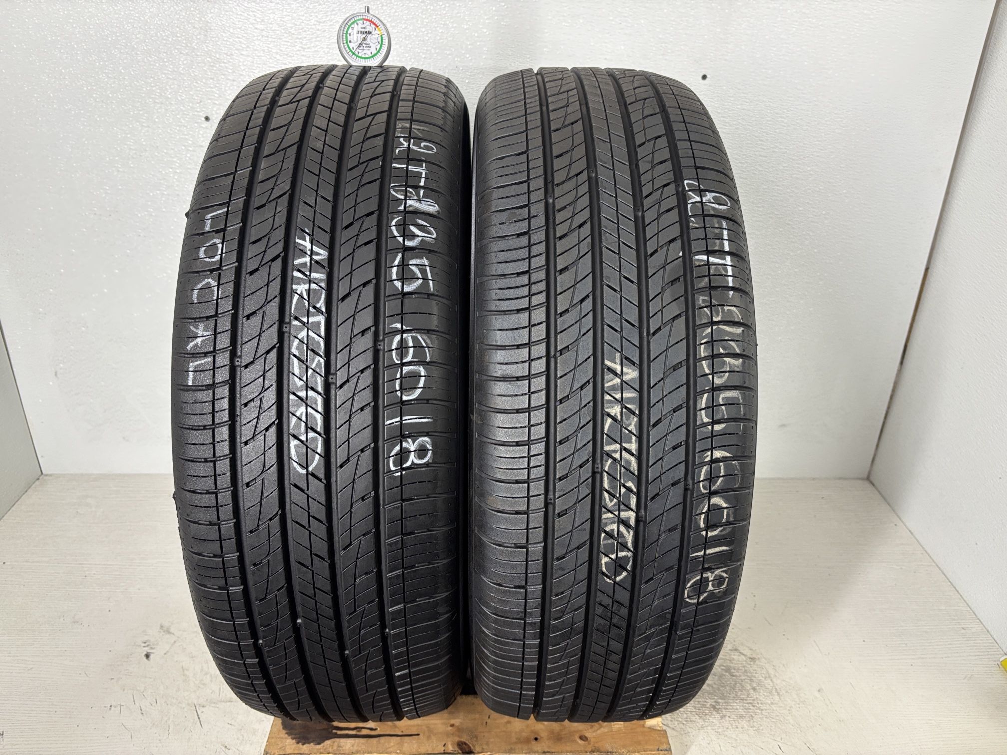 2 Tires 235 60 18 Kumho Crugen Hp71 Like New