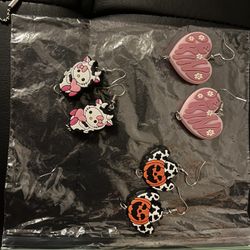 Earrings And Keychains 