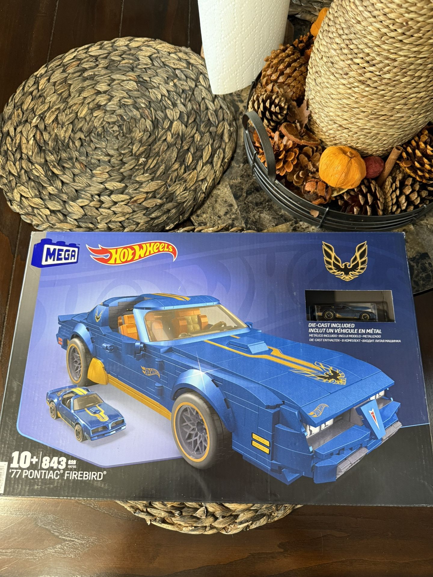MEGA Hot Wheels '77 Pontiac Firebird Collectible Building Set 844 pc