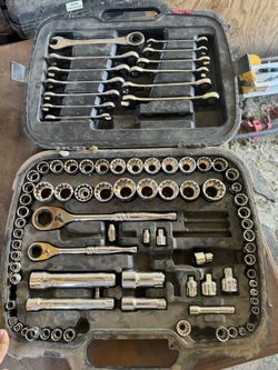 Husky 126 Piece Universal Pass Through Mechanic Tool Set