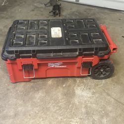 Milwaukee Pack Out Rolling Toolbox