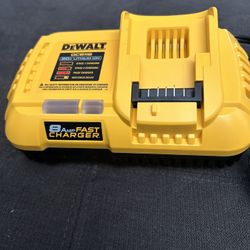 Dcb118. Dewalt Fast charger  20V