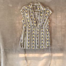 Old Navy adorable retro v-neck top