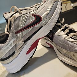 Men's Nike Initiator Size 12.5