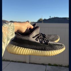 YEEZY BOOST 350 V2 'CARBON'